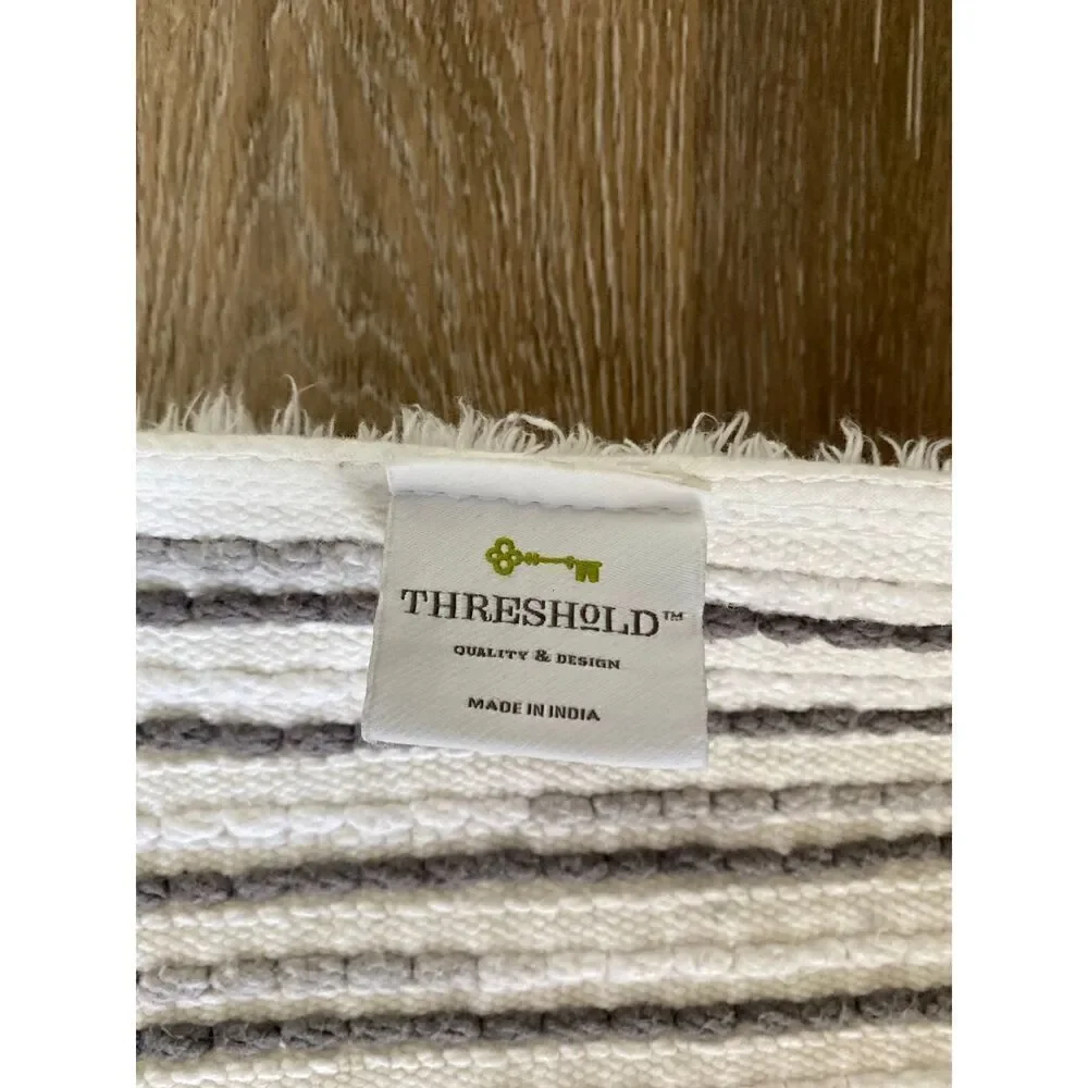 Threshold Grays White Bath Mat